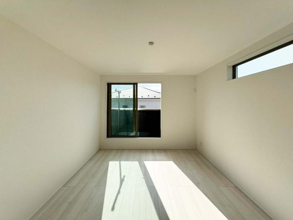 相模原市緑区下九沢の新築一戸建の洋室|日当たりの良い居室です。