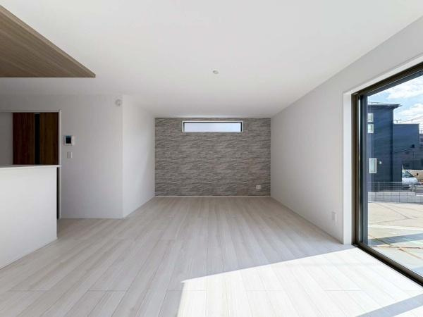 相模原市緑区下九沢の新築一戸建の居間・リビング|日当たりの良い約16.5帖のLDKです。