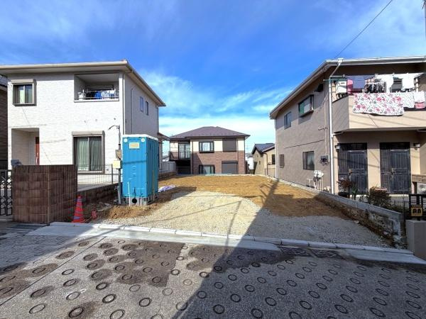 横浜市南区永田北３丁目の新築一戸建の前面道路含む現地写真