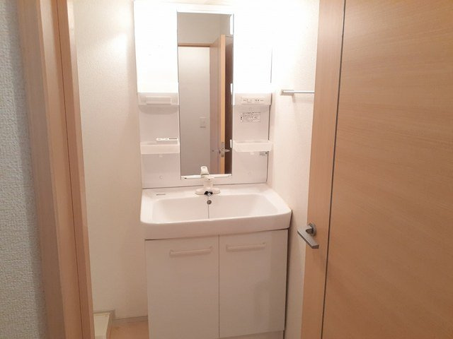 ソフテイルＤの洗面所|脱衣スペースもあります