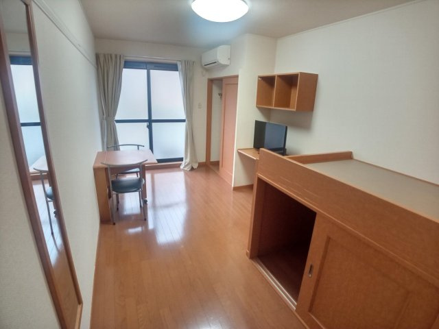 レオパレスミラドール十塚Ａの居間・リビング