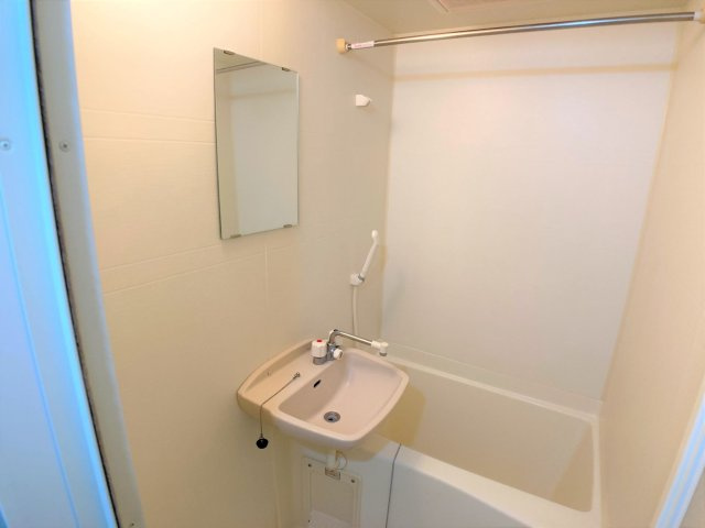 レオパレスチェリの浴室|設備・使用は号室により異なる為、現況を優先致します。