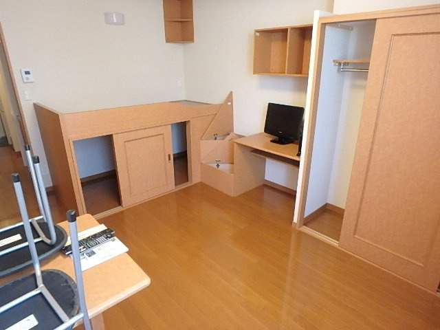 レオパレスプロヴァンス００９の居間・リビング