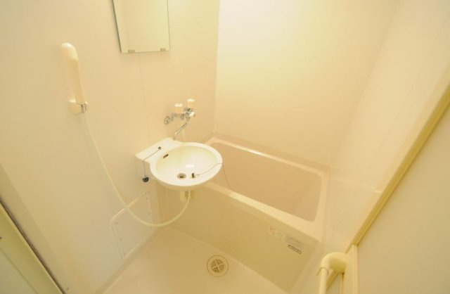 レオパレスカサブランカの浴室|備品や設備仕様は号室等により異なります現地をご確認下さい。