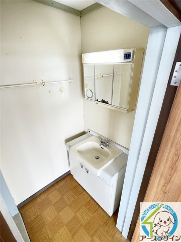 魚住コーポの洗面所