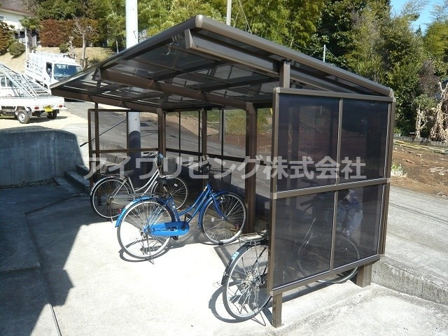 コーポリリーのその他共用部分|駐輪場あり【コーポリリー】