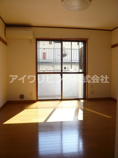 コーポリリーの洋室|【コーポリリー】