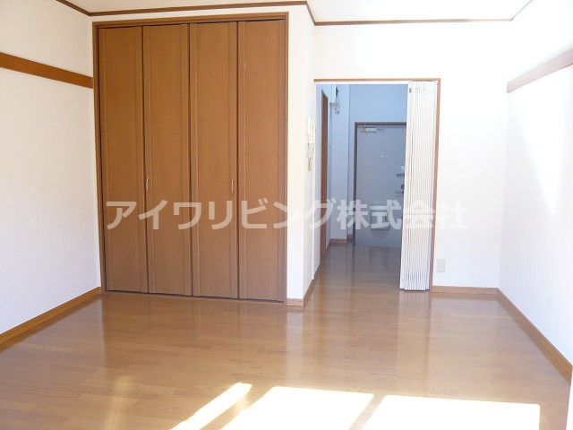 コーポリリーの洋室|日当り良好です。【コーポリリー】