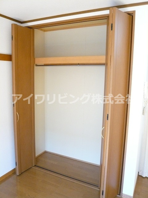 コーポリリーの収納|クローゼット広めです。【コーポリリー】