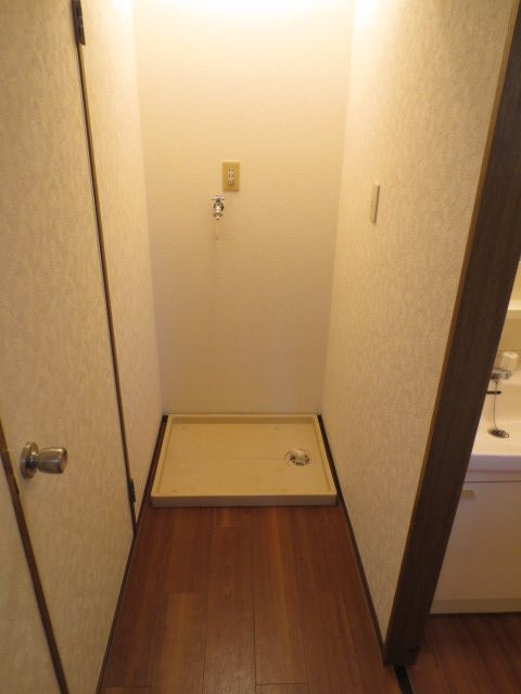 世利ハイツの玄関