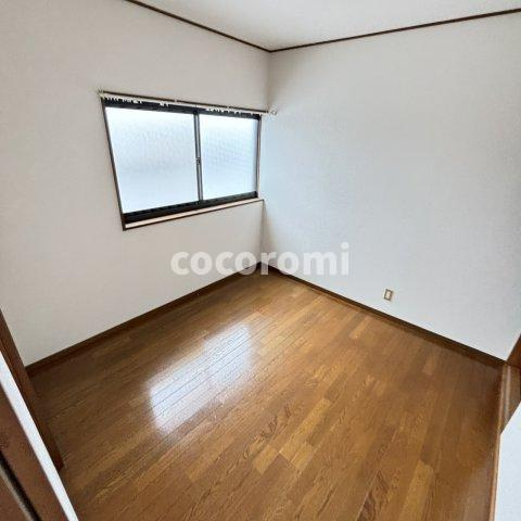 招堤南町　車庫付戸建の洋室