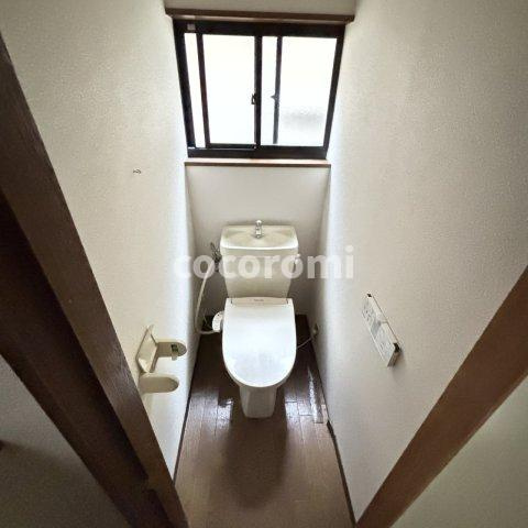 招堤南町　車庫付戸建のトイレ