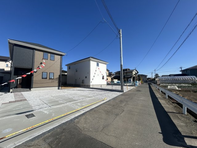 新築　佐波郡玉村町1期　2号棟の前面道路含む現地写真|現地写真　西側接道幅員約4ｍ