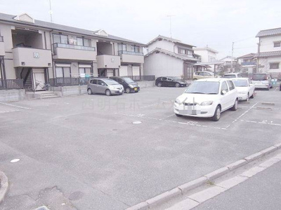 【駐車場】 | ガーデンハイツ | ガレージ