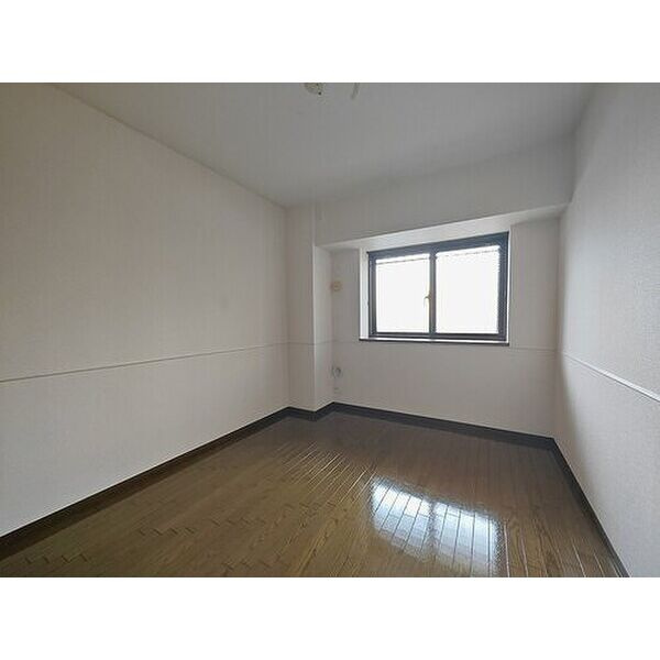 ライオンズガーデン勝川の寝室