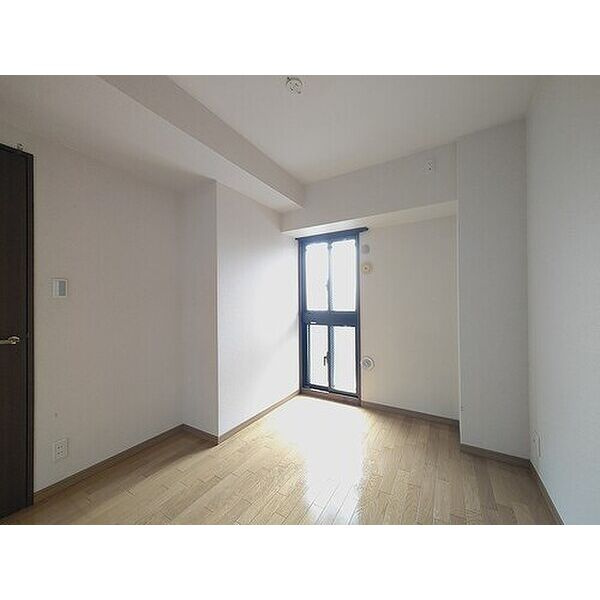 ライオンズガーデン勝川の居間・リビング