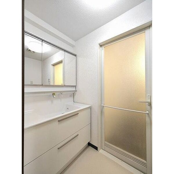 ライオンズガーデン勝川の洗面所