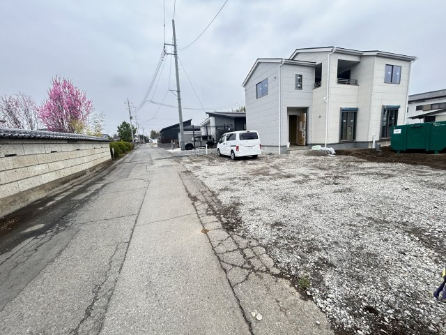 新築　伊勢崎市国定町第3　Livele Garden.S　１号棟の前面道路含む現地写真|現地写真　西側接道幅員約4.6ｍ