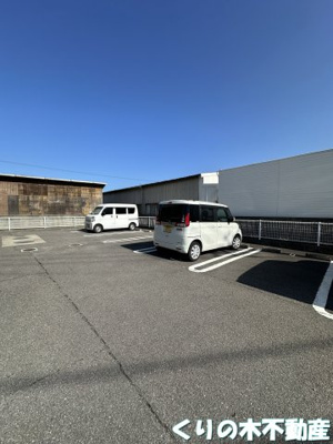 【駐車場】 | ドリーム | 駐車場に車を止められます