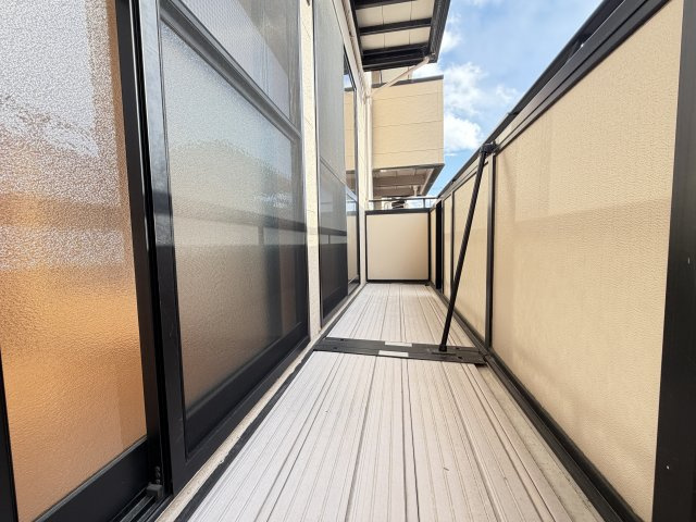 岡崎市赤渋町字西河原のアパートのバルコニー