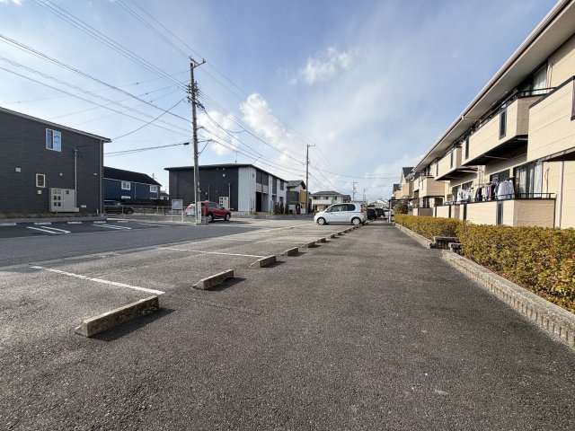 岡崎市赤渋町字西河原のアパートの駐車場