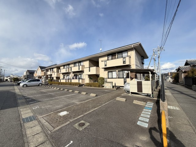 岡崎市赤渋町字西河原のアパートの外観