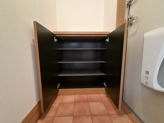 岡崎市赤渋町字西河原のアパートの玄関