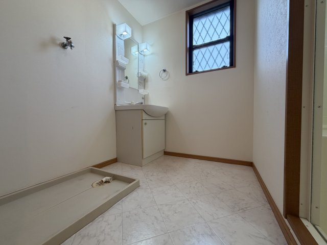 岡崎市赤渋町字西河原のアパートの居間・リビング