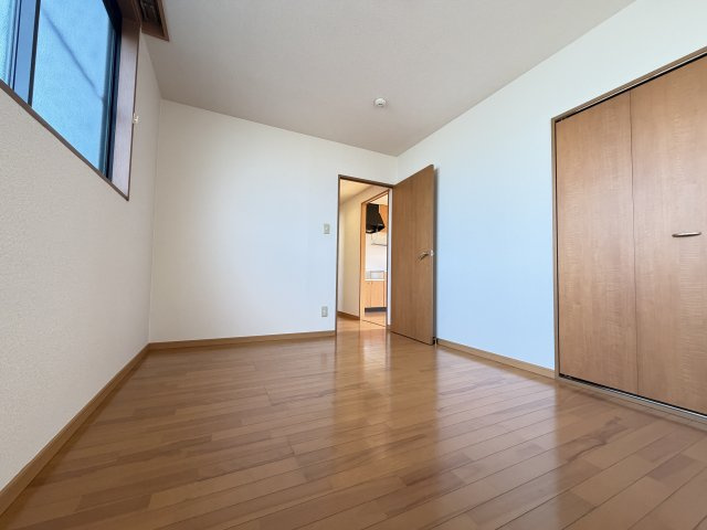 岡崎市赤渋町字西河原のアパートの居間・リビング