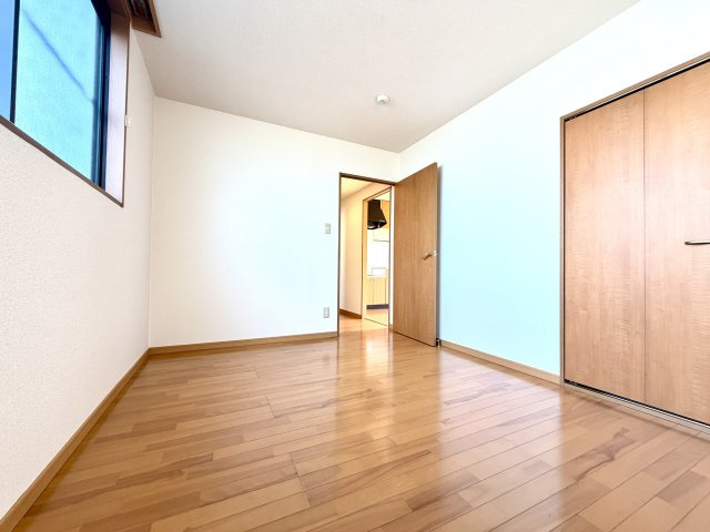 岡崎市赤渋町字西河原のアパートの居間・リビング