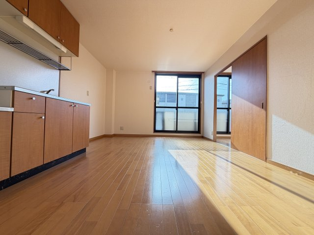 岡崎市赤渋町字西河原のアパートの居間・リビング