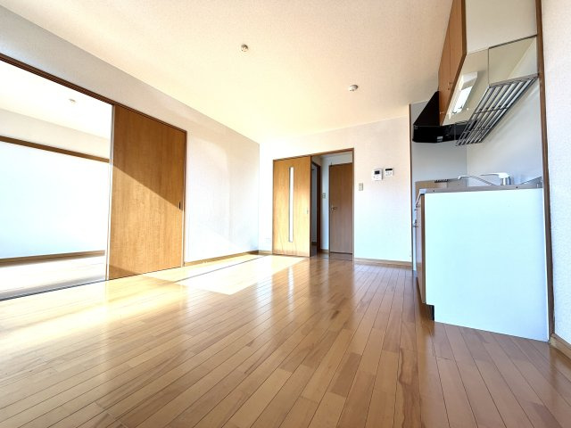 岡崎市赤渋町字西河原のアパートの居間・リビング