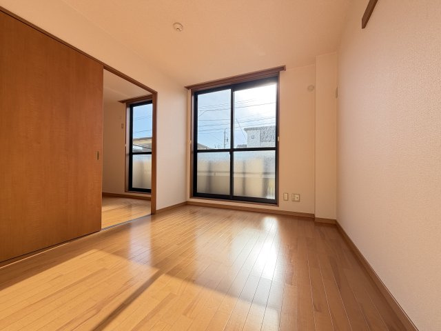 岡崎市赤渋町字西河原のアパートの居間・リビング