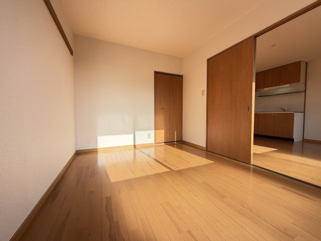 岡崎市赤渋町字西河原のアパートの居間・リビング