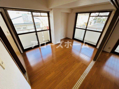 【居間・リビング】 | 明豊マンション | ※室内写真は前回募集の同一マンション別室につきイメージです。