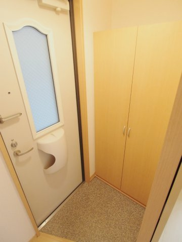 リビングタウン宮の町A棟の玄関