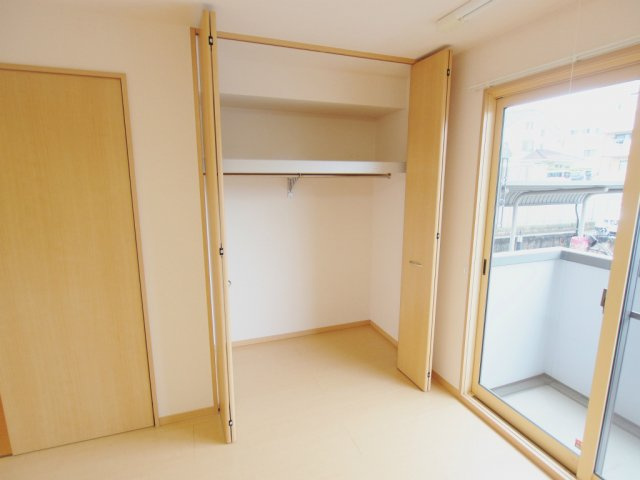 リビングタウン宮の町A棟の収納