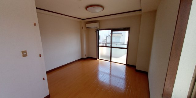 シティライフサトーの洋室