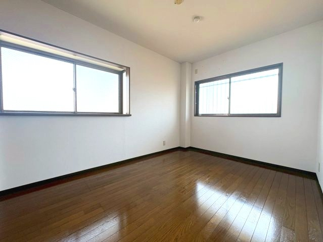 マンションウメノの洋室