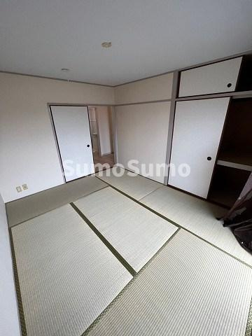 青葉ハイツの和室|柔らかい畳が心地よい和室