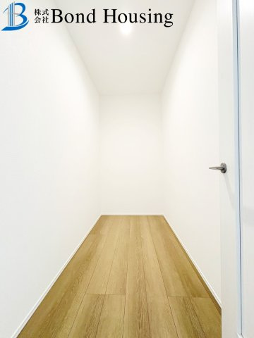 パントリーあり収納豊富　南別府4丁目　新築2区画　B号棟の洋室