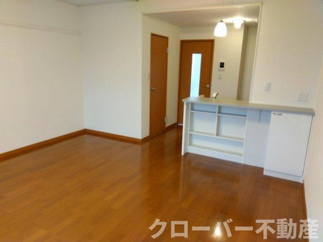 レオパレスあいれすと田村の居間・リビング