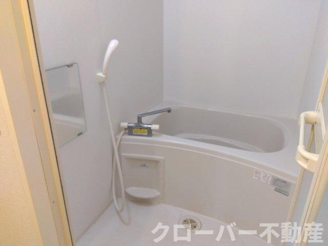 レオパレスあいれすと田村の浴室