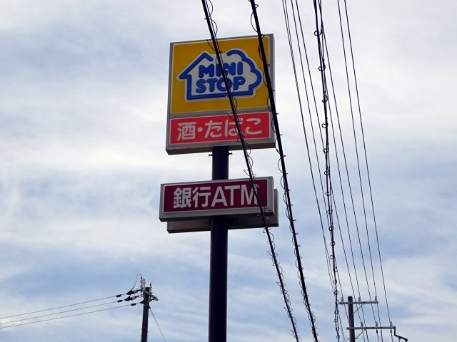 ジュネス・バンブーの周辺