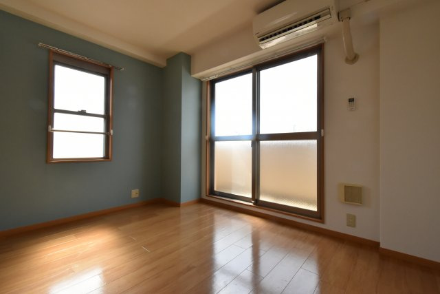 ジュネス・バンブーの居間・リビング