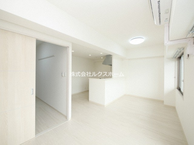 イニシオ山水の居間・リビング|こちらの居間で趣味の時間をお楽しみください