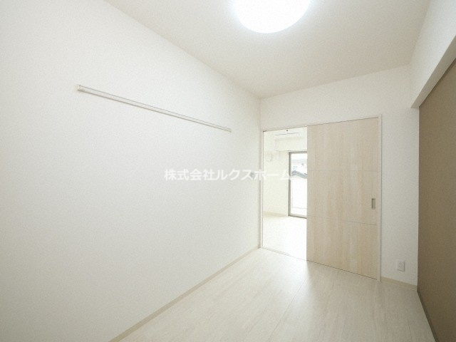 イニシオ山水の寝室|落ち着いた色調の寝室です