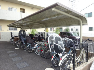 【設備】 | カーサ・エストレーラ | 自転車の劣化を防ぐ屋根付きの駐輪場