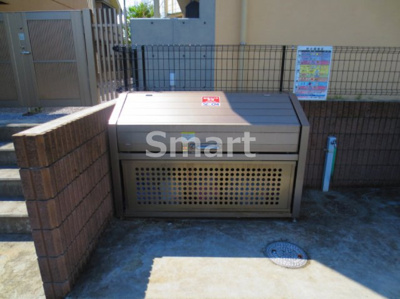 【その他共用部分】 | カーサ・エストレーラ | 便利な敷地内ゴミストッカー