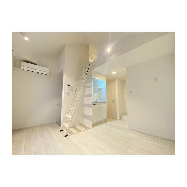 バーミープレイス東伏見の居間・リビング